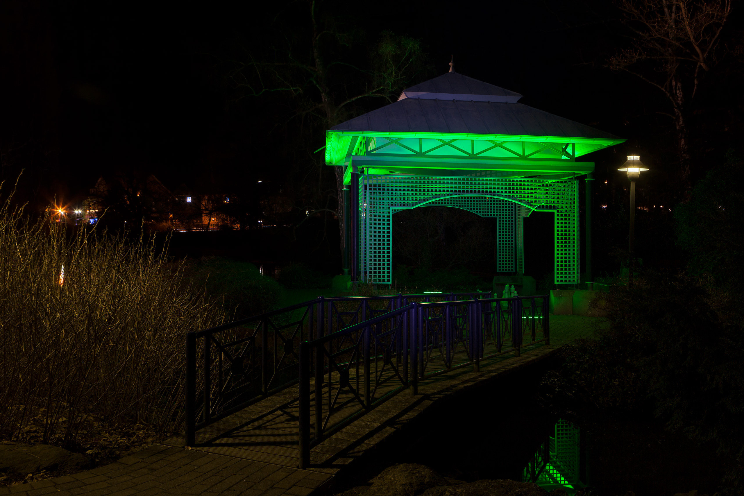 Eine Studie in Grün VII – Der Pavillon im Kurpark Rheinhardshausen.jpg